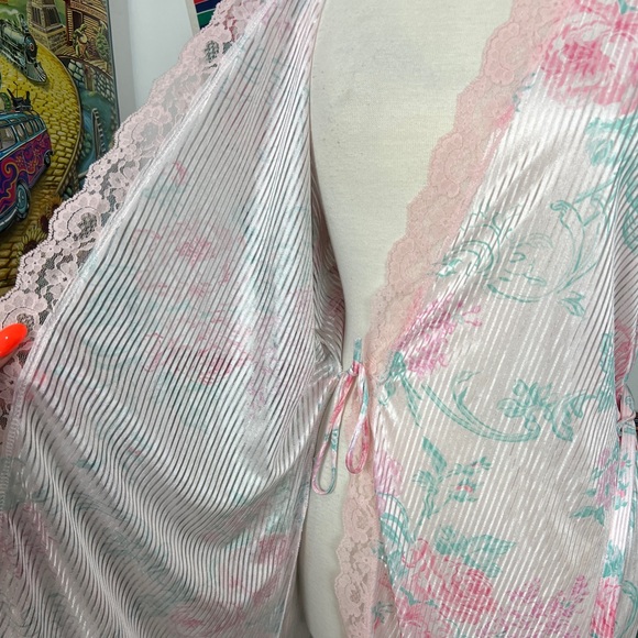 Vintage Floral Robe - Picture 3 of 7